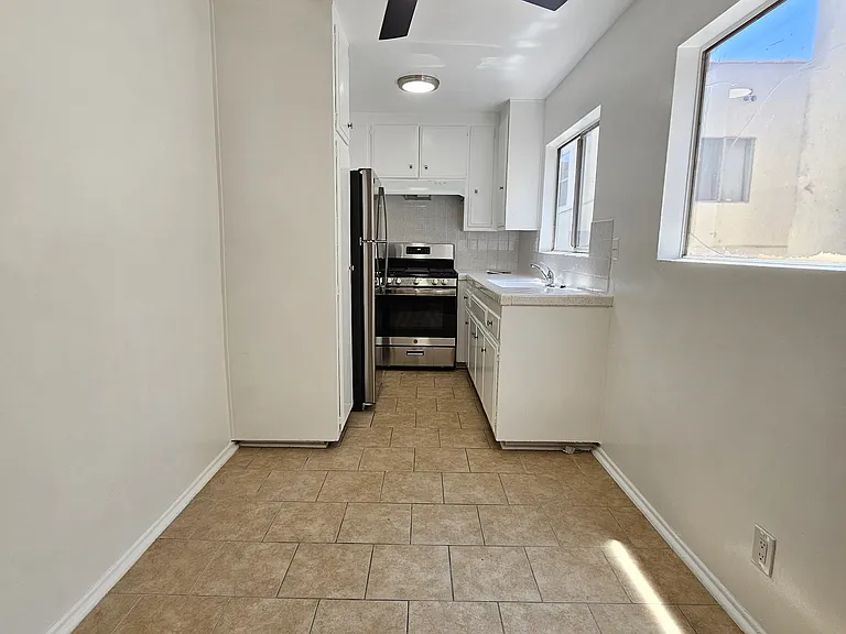 1202 N Fuller Ave #7 — Photo 4