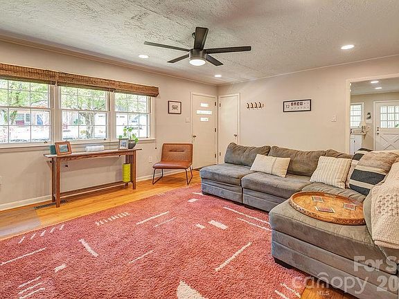 3rd image of 24 Forest Ln