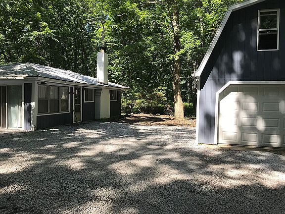 2nd image of 1491 Woodland