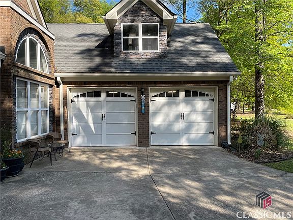 3rd image of 2573 Oakridge Drive