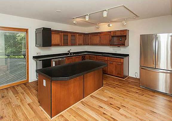 4th image of 27 Tanglewood Ln