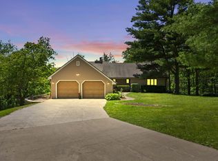 2196 N Hill Rd, Muscatine, IA 52761