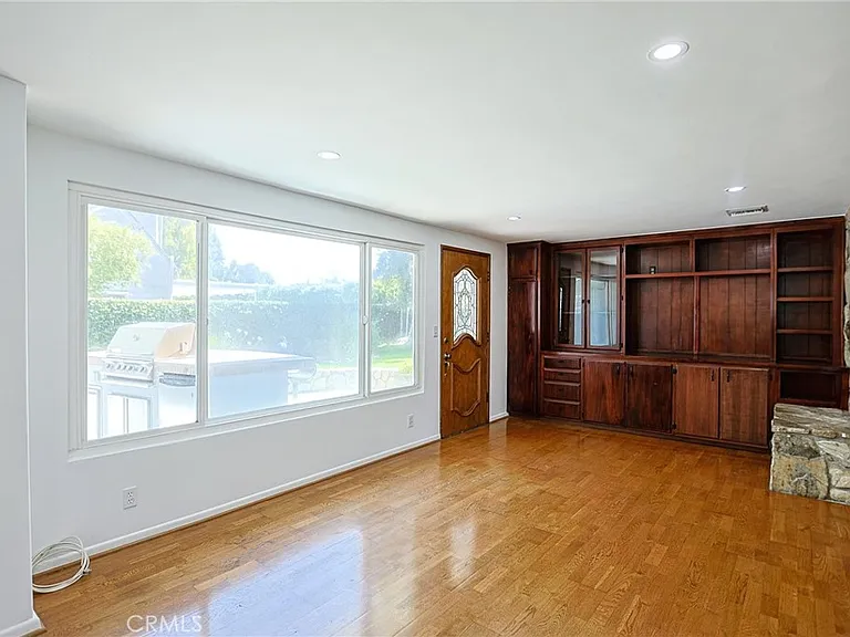 1200 W Rowan St — Photo 9