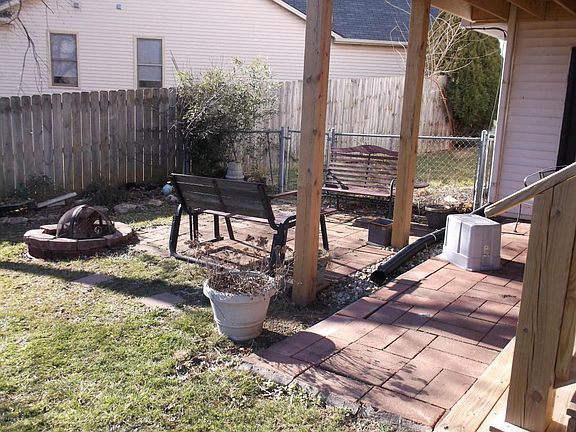 Paver patio w/ fire pit