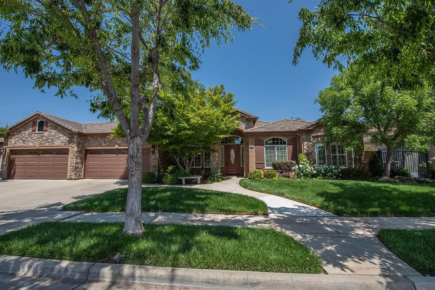 637 W Omaha Ave photo 1
