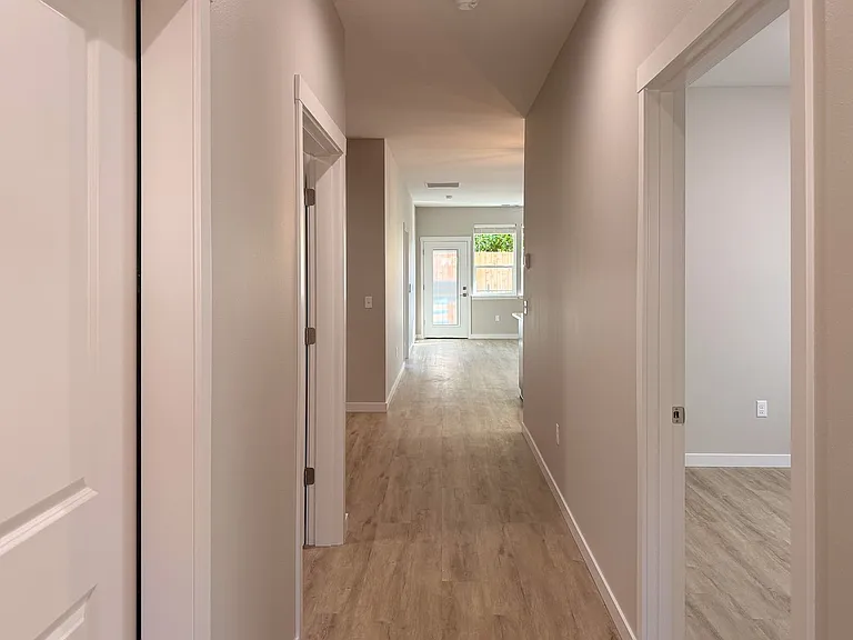 5534-5564 Skyline Rd S — Photo 32