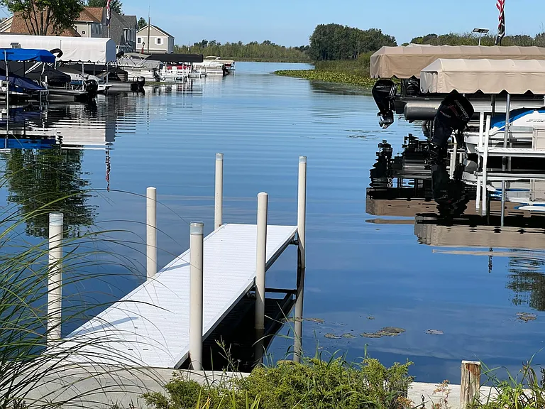 1 boat slips!