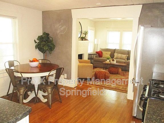 4th image of 1069 S Broadway Ave