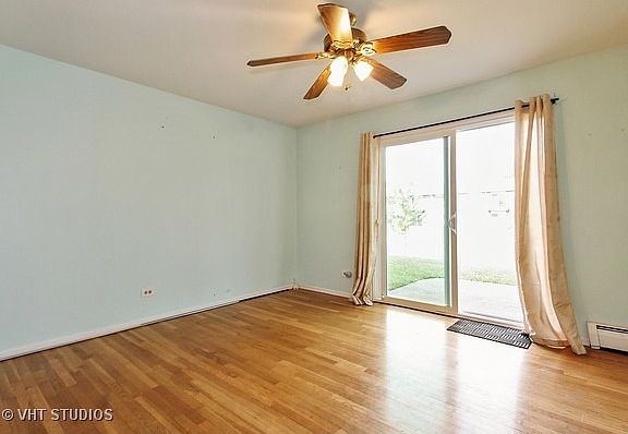 3rd image of 9562 Park Ln APT 1H