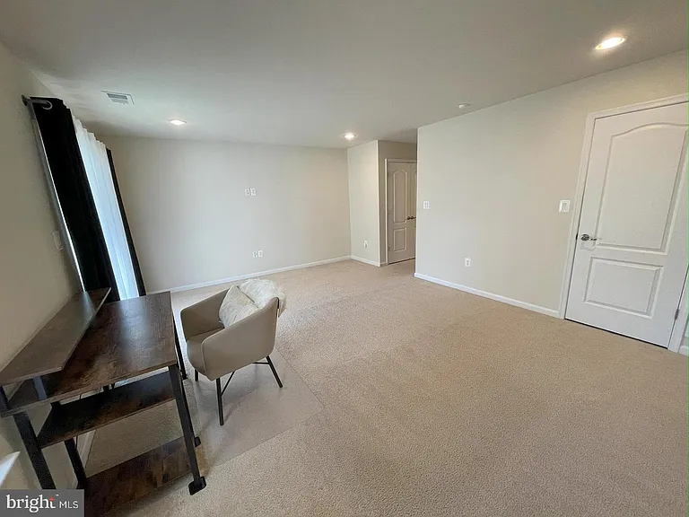 706 Bunker Ln — Photo 16