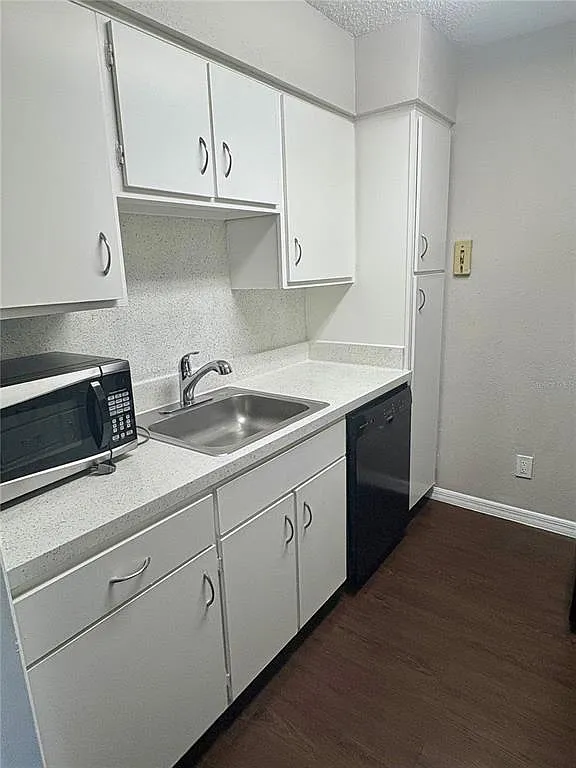 2 bed, 2.0 bath, 984 sqft, $1,400 — Photo 2