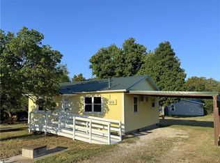 14 Cypress Ln, Linn Valley, KS 66040