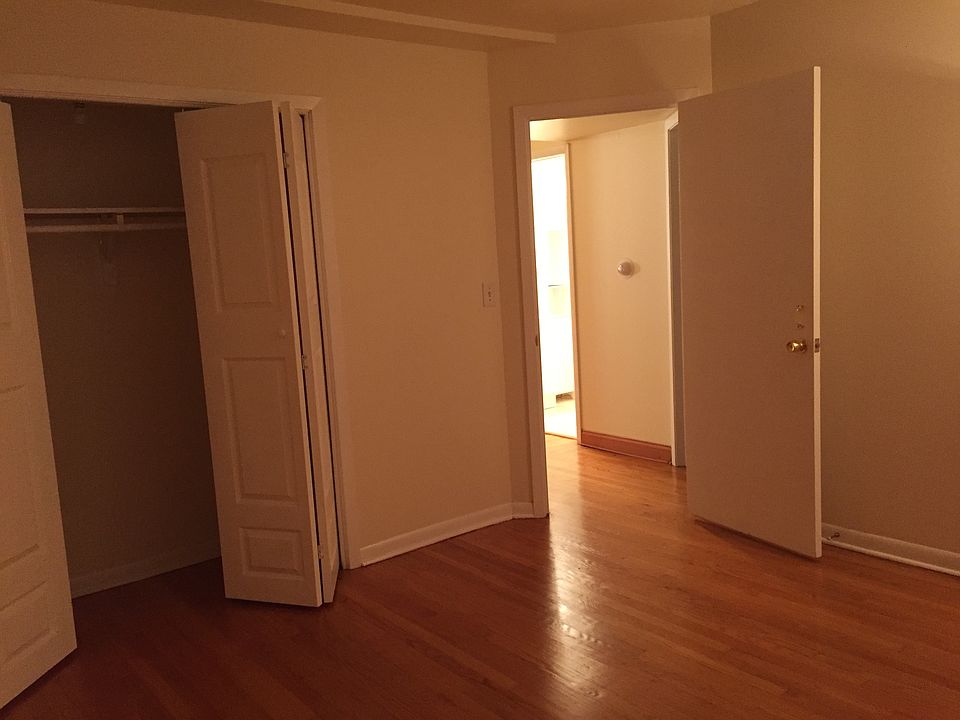 1st image of 4056 N California Ave APT 1B