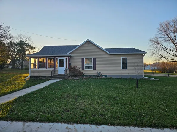 609 N Mather Rd, Le Roy, MN 55951