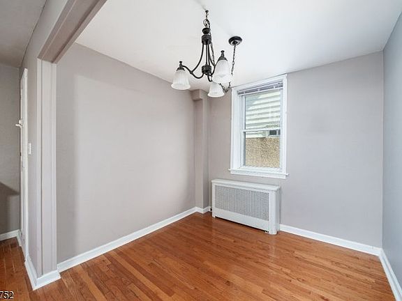5th image of 119 Bloomfield Ave #1