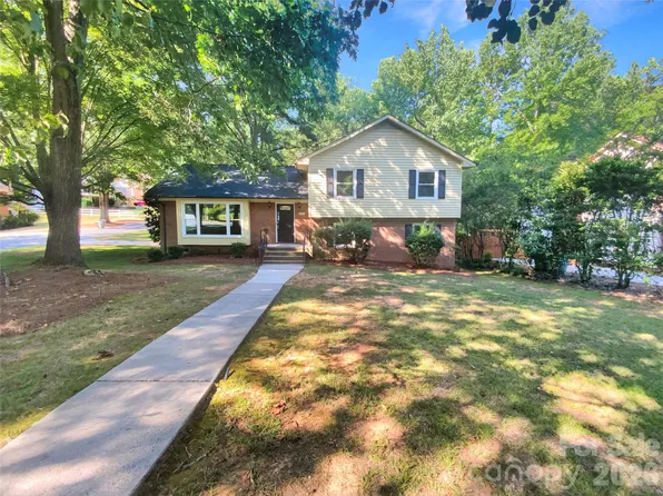 7401 Limerick Dr, Charlotte, NC 28270