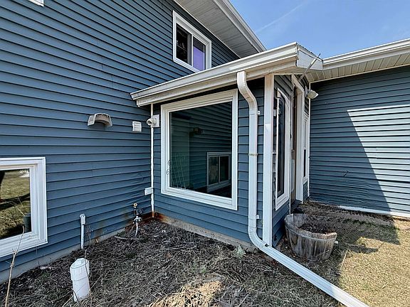 2nd image of 3053 Union St