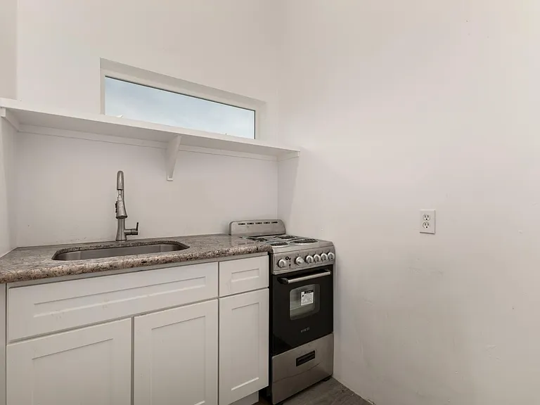 1933 E Monroe St #1 — Photo 5