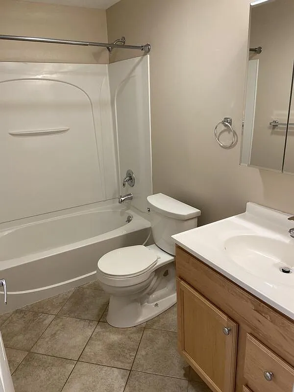 2 bed, 1.5 bath, 1065 sqft, $1,600 — Photo 4