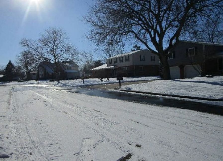 Exterior Neighborhood (street photo)