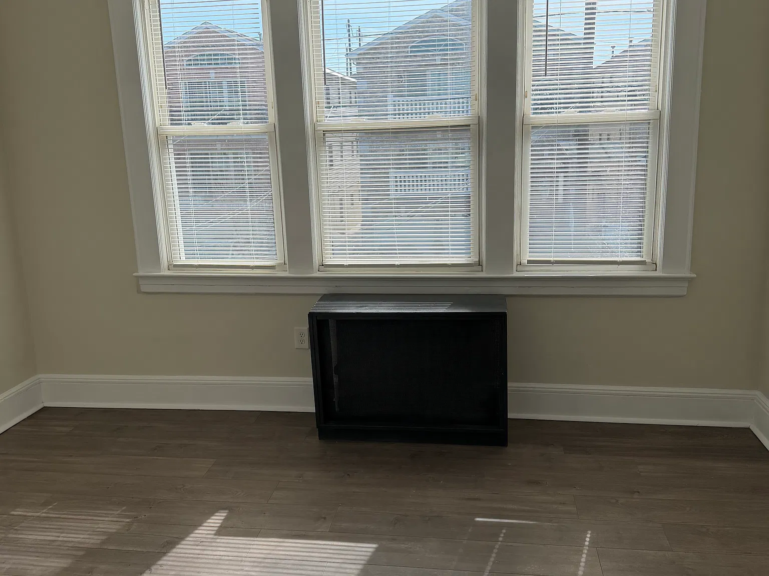 3 bed, 1067 sqft, $2,600 — Photo 4