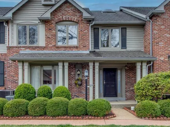 433 Conway Meadows Dr, Chesterfield, MO 63017