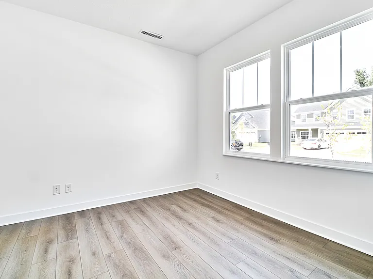 404 W Monroe St — Photo 6