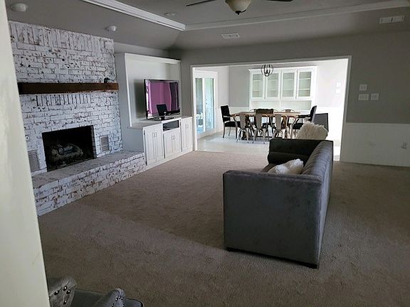 3rd image of 1202 Oak Dr