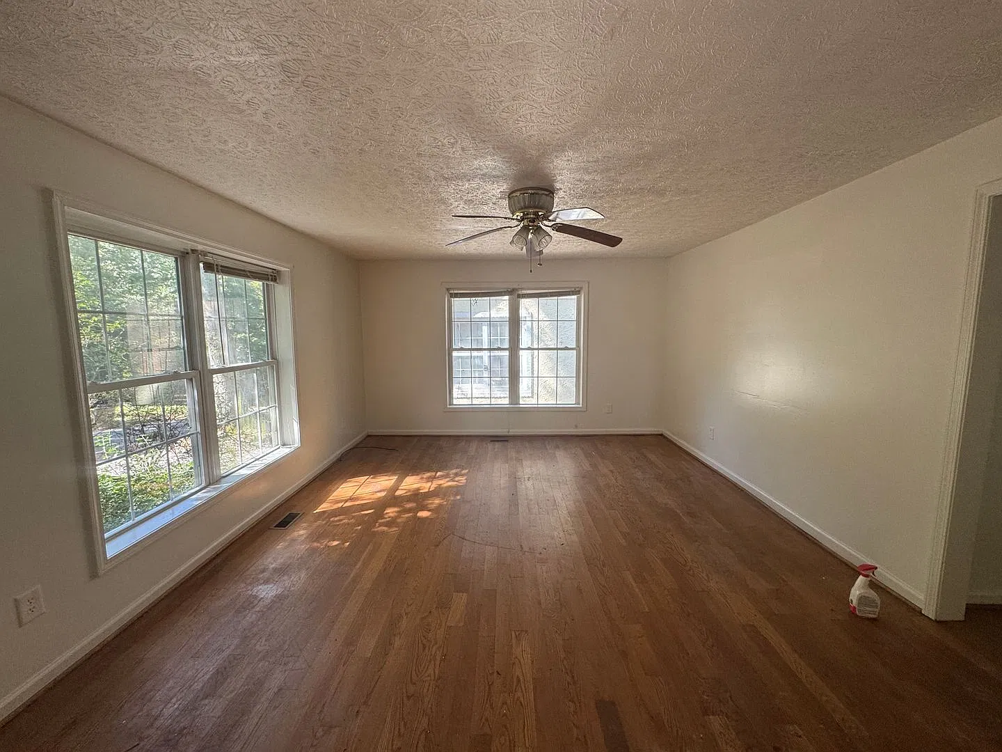 3/1 near uptown Shelby, nc (As of today 10/08 - Cleaning / Refinishing Tub) — Photo 4