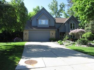 750 River Edge Ct, Flushing, MI 48433