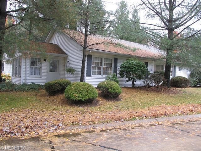 1st image of 223 S Oval Dr