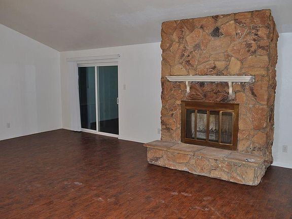 3rd image of 3121 Western Dr