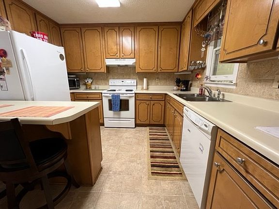 5th image of 192 W Lakeview Dr NE