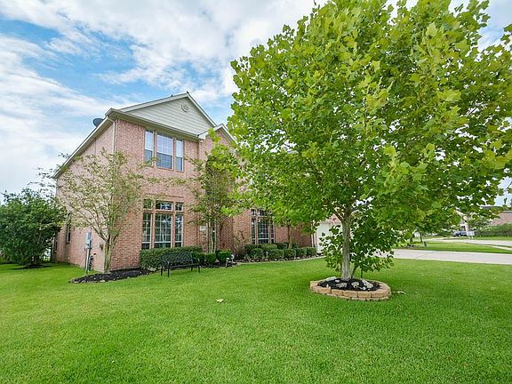 2nd image of 23615 Lakewind Park Ln