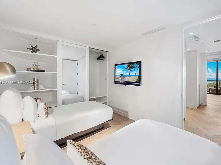 2201 Collins Ave #804 — Photo 32