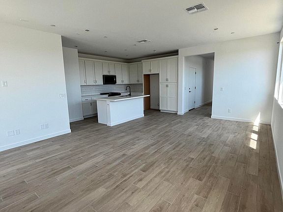3rd image of 20583 W VERMONT Avenue