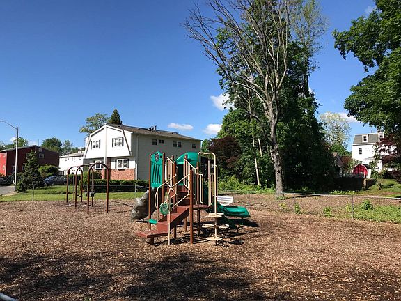 5th image of 77 Lonergan Dr