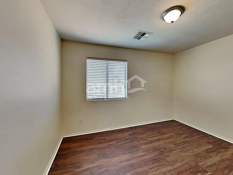 2827 S 74th Dr — Photo 14