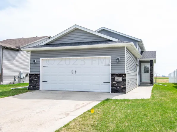 5726 58th St S, Fargo, ND 58104