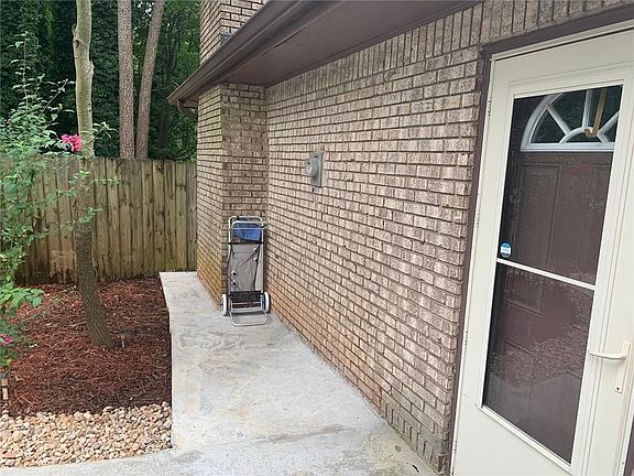 5th image of 4296 Linda Ln