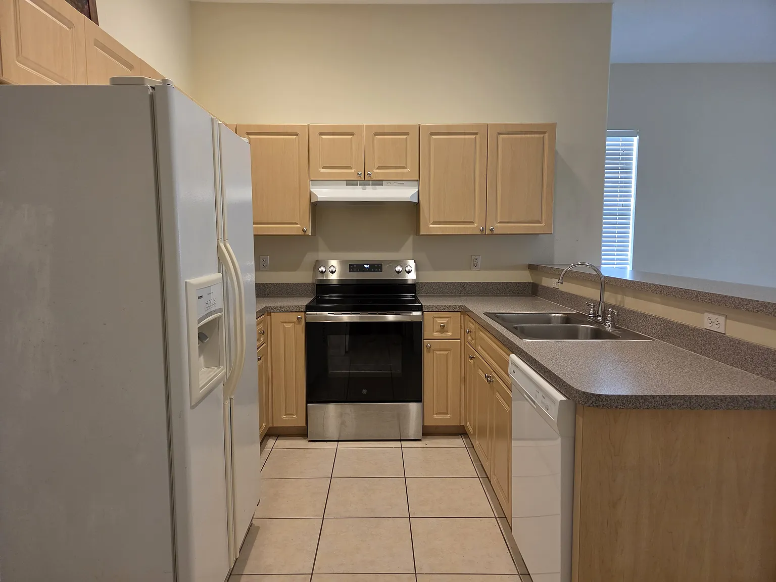 2 bed, 1200 sqft, $1,725 — Photo 3