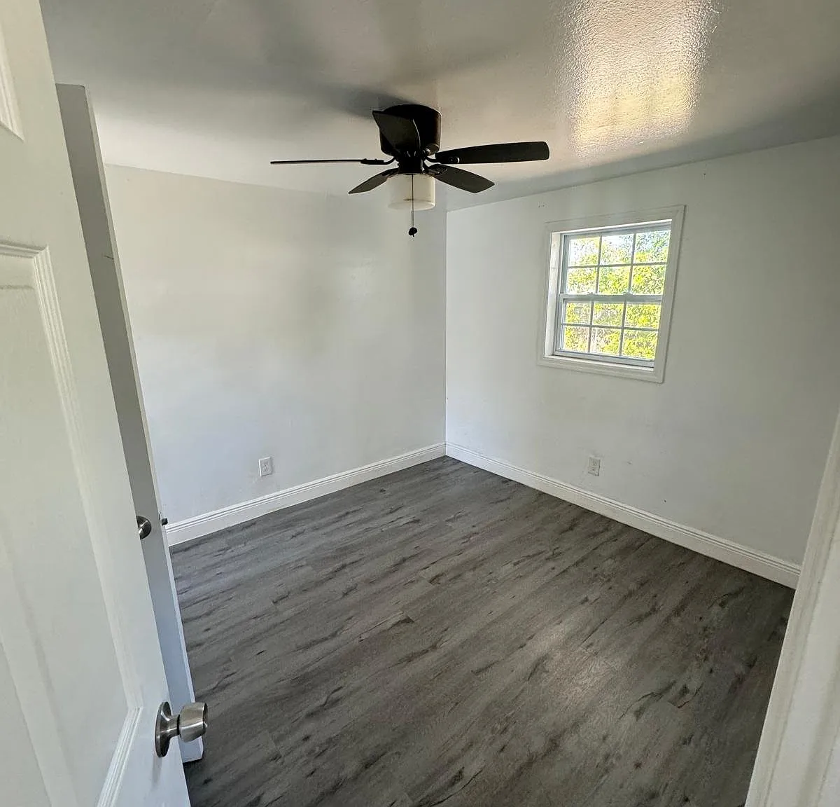 4421 N Clark Ave Unit C — Photo 2