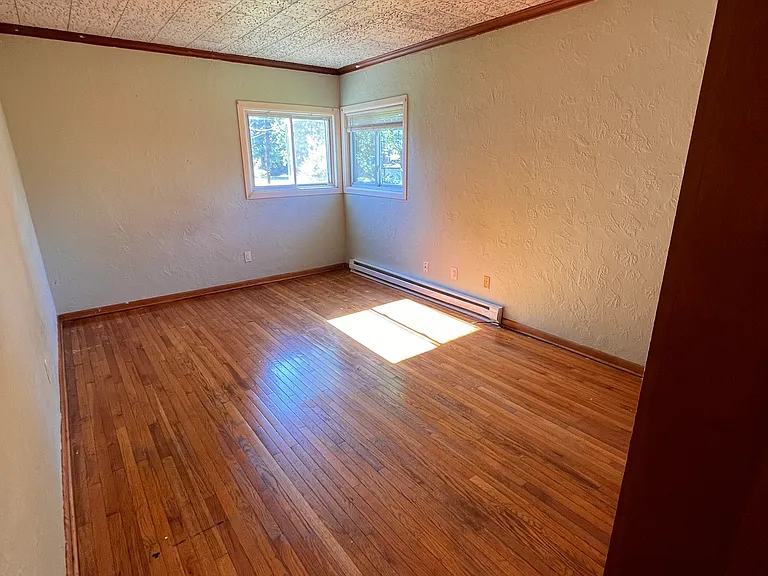 2803 Queen St — Photo 16