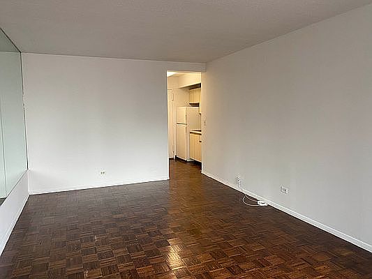 3rd image of 347 W 57th St APT 19