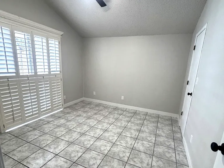 11339 Lake Erie Dr — Photo 5