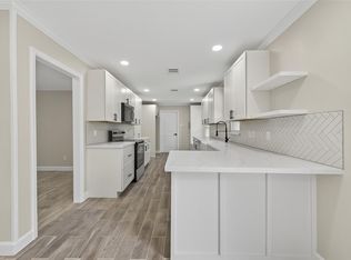 9642 Meadowglen Ln, Houston, TX 77063