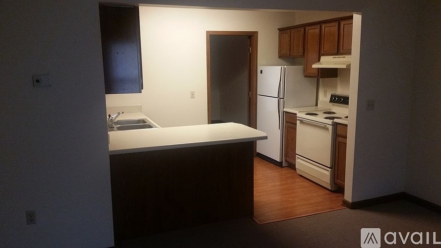 1st image of 100 Maplehill Dr APT 5