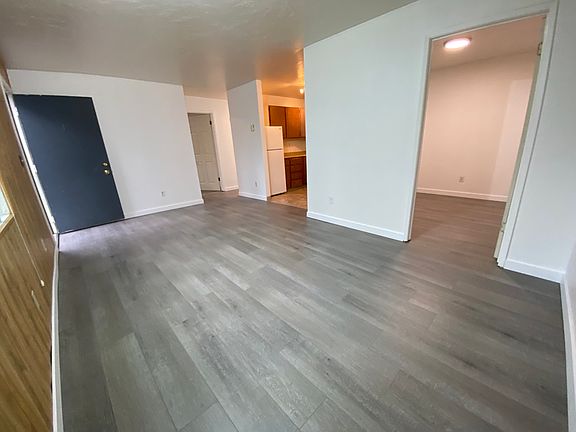 5th image of 220 9th Ave W #1