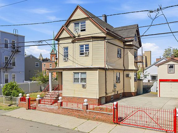 3rd image of 144-146 Pearsall Ave