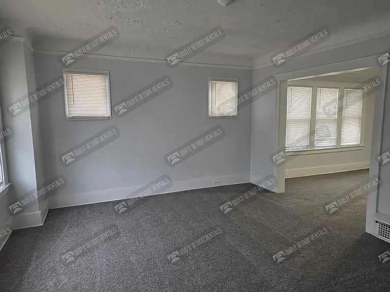 2498 Glendale St — Photo 7